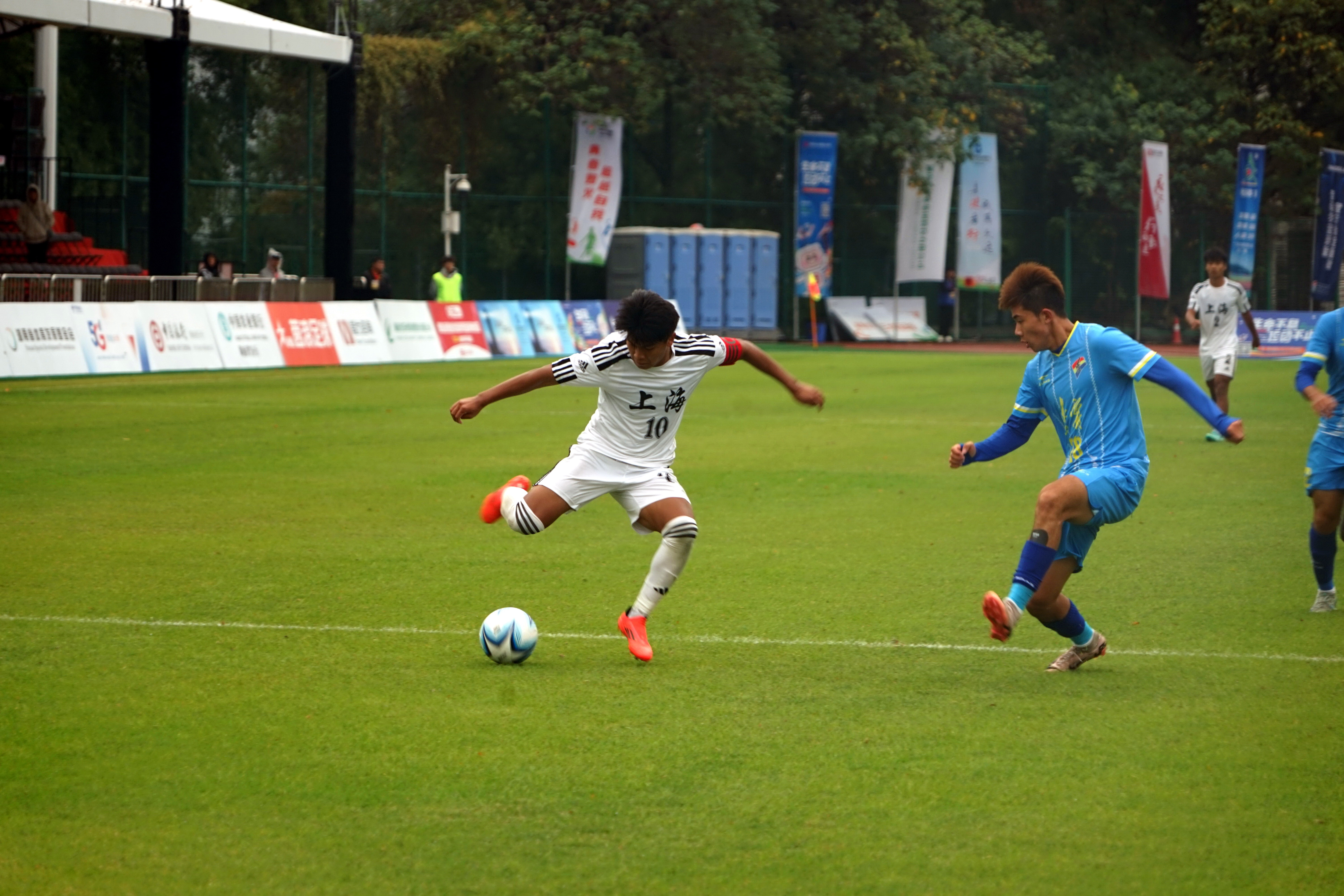 爱游戏官网-队员发挥出色，帮助球队稳定士气