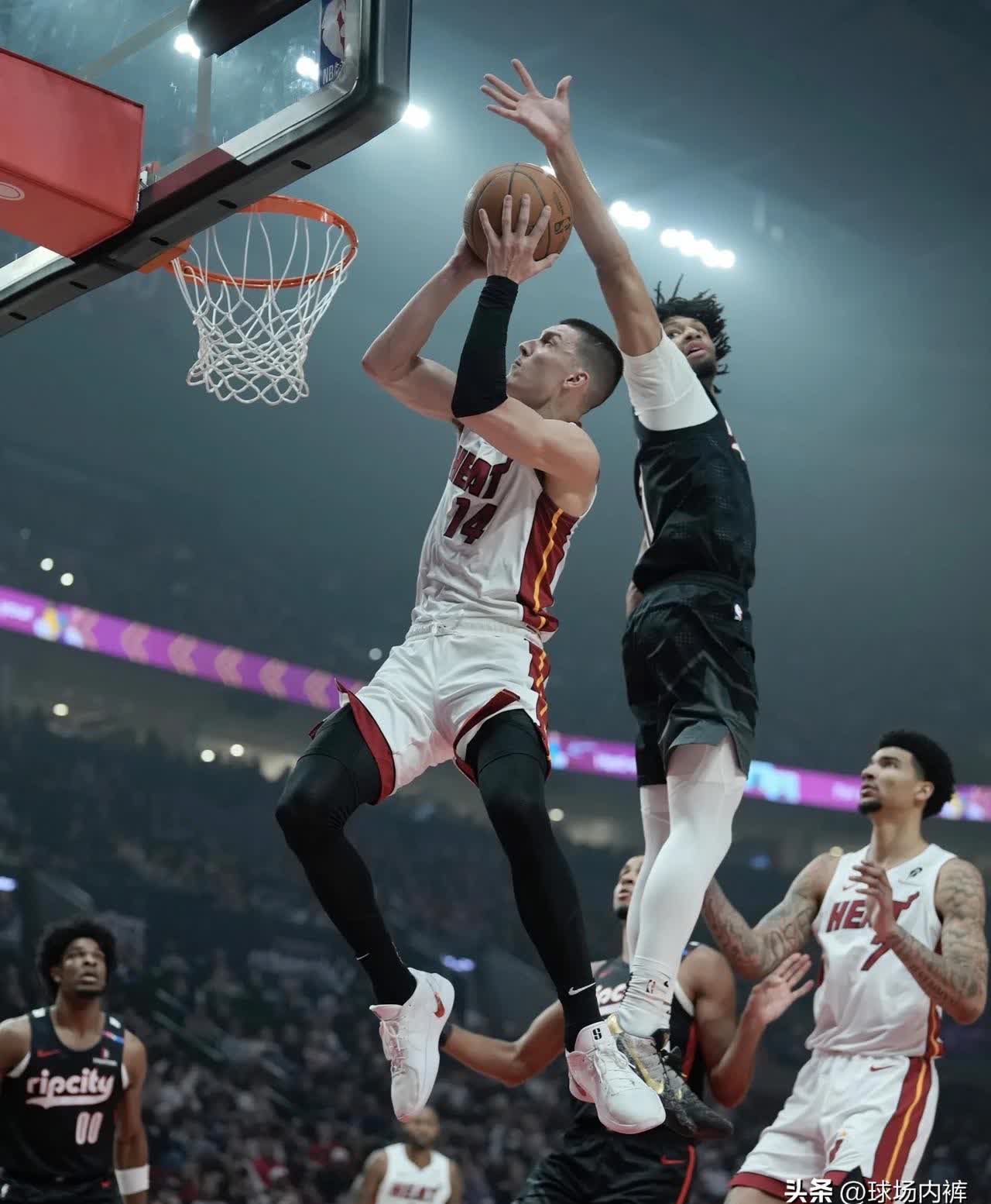 爱游戏官方入口-包含热火队后卫在国内联赛中刷新进球纪录，创造神话的词条