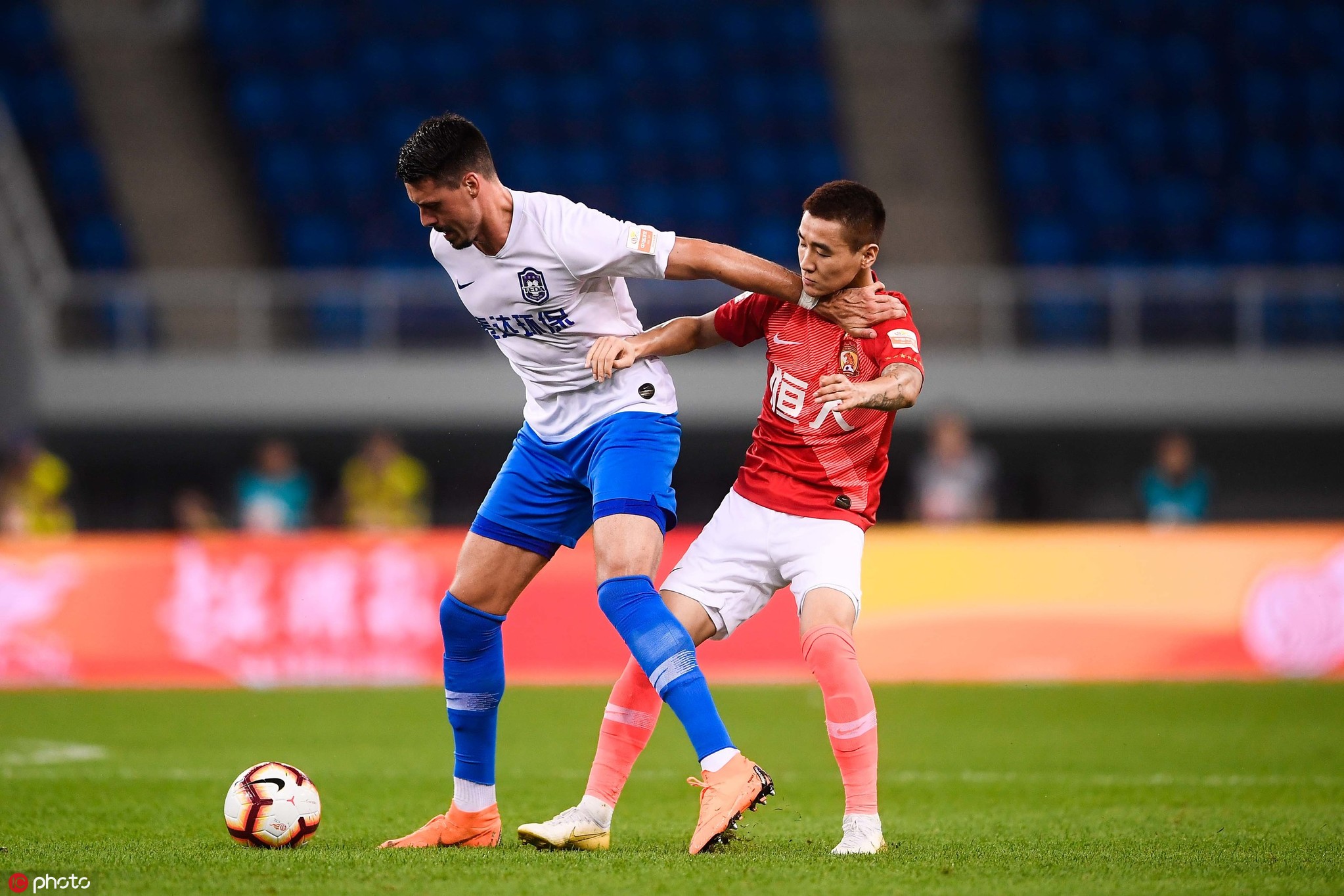 爱游戏在线登录-天津泰达客场不敌河南嵩山龙卷，士气跌至谷底的简单介绍