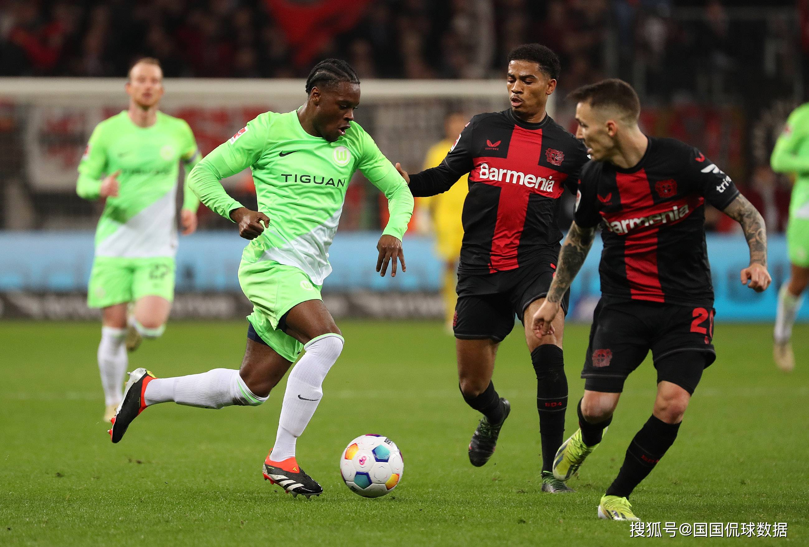 爱游戏在线登录-沃尔夫斯堡主场失利，排名下滑的简单介绍