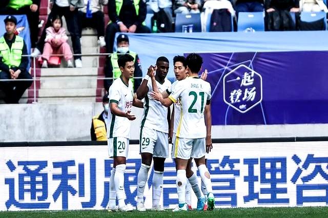 爱游戏app下载-比赛前夕，球迷们掀起了一场热烈的讨论