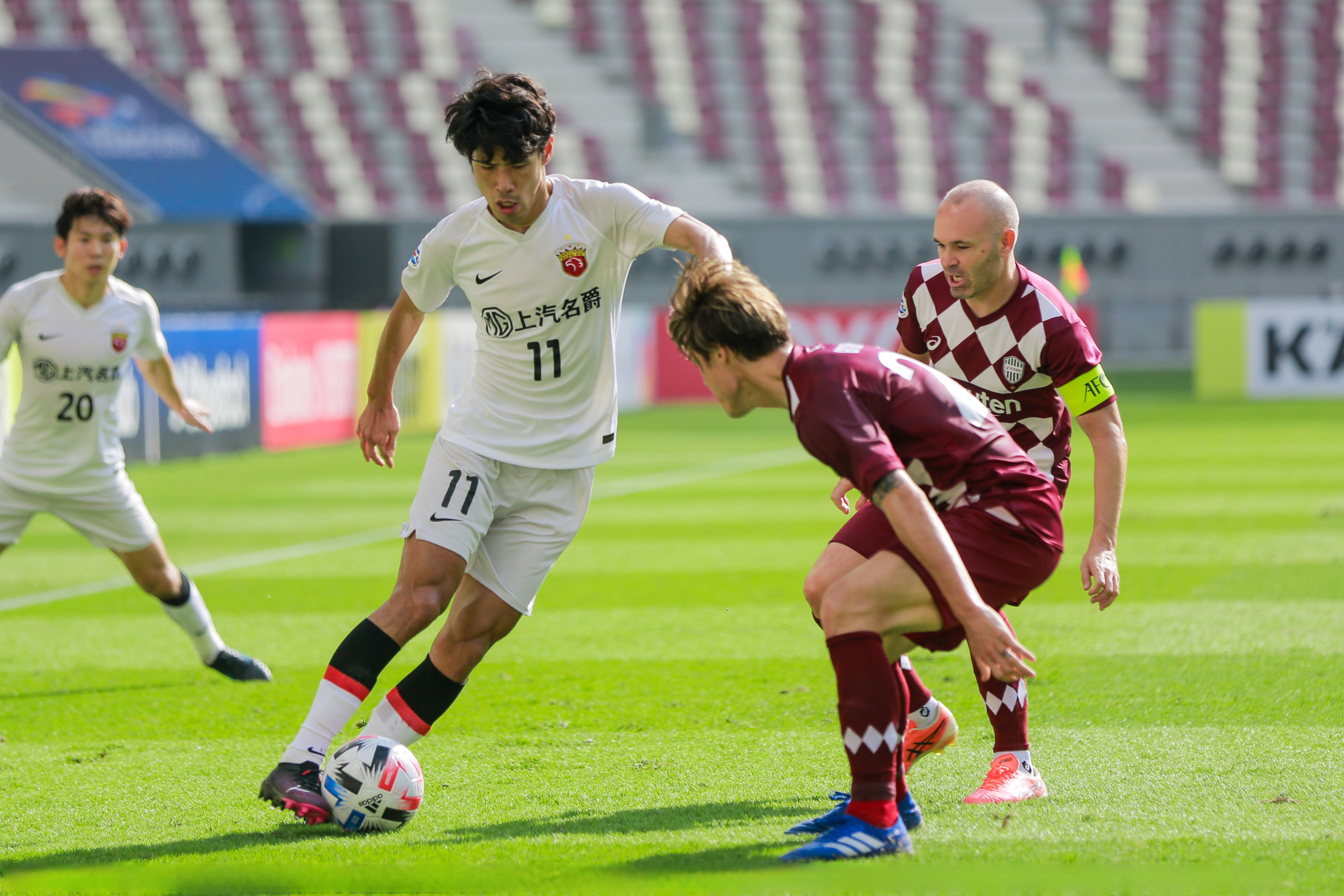 斯洛文尼亚队士气高涨取胜 斯洛文尼亚队士气高涨取胜