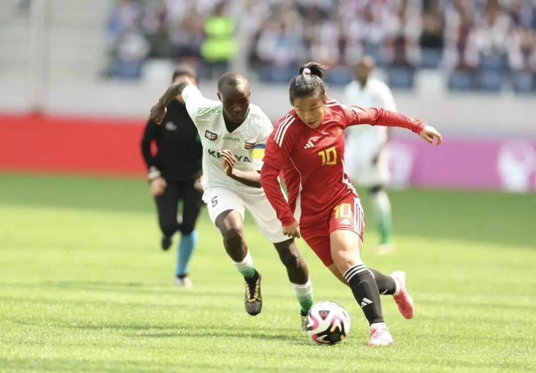 爱游戏官方登录入口-国际足球比赛，女运动员斩获冠军