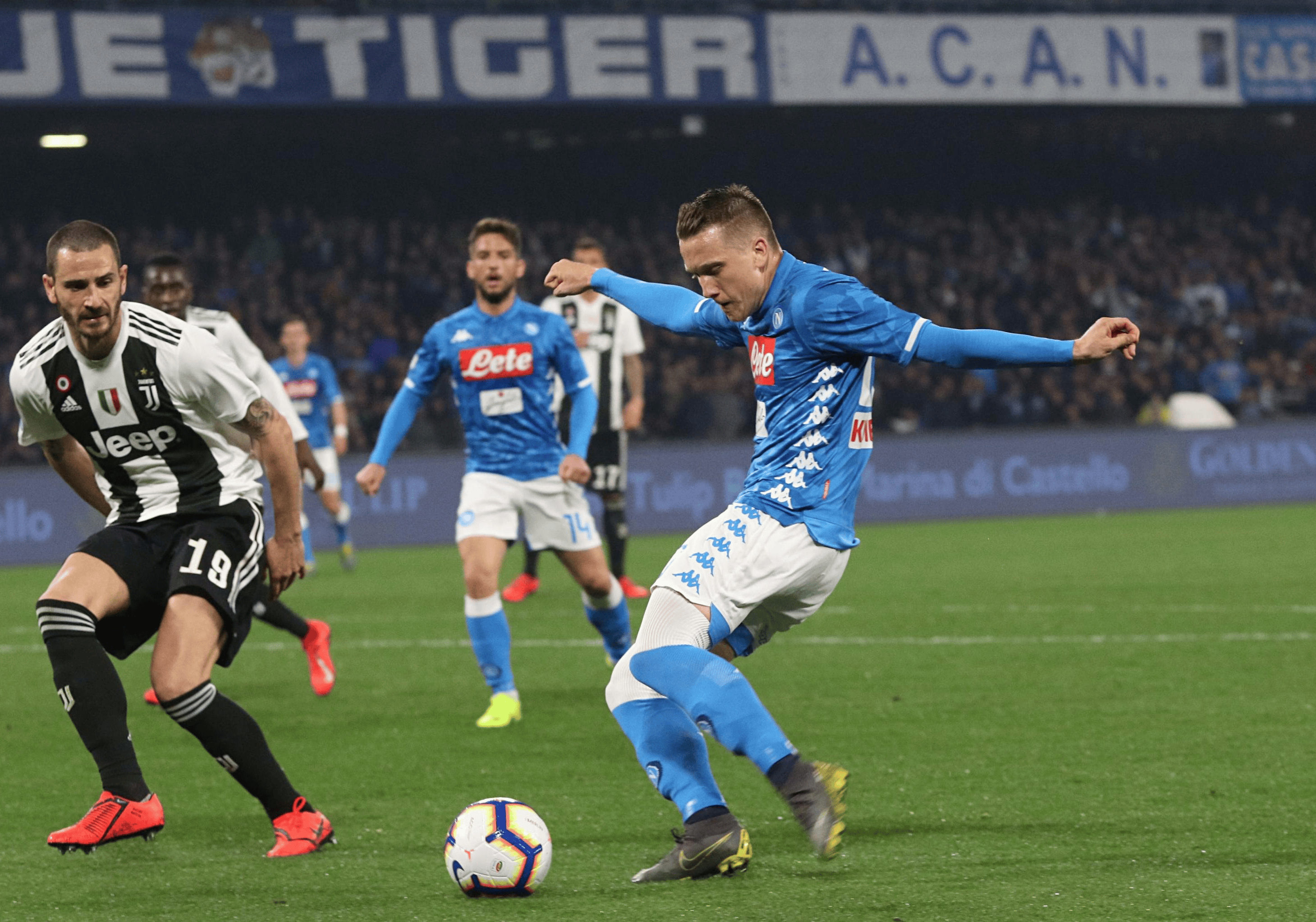 爱游戏登录入口-尤文图斯客场扳平，无缘晋级淘汰赛