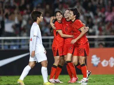 爱游戏-包含女足队员强势表现，击败对手的词条