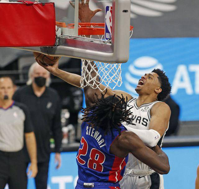 爱游戏官网-开拓者主场不敌马刺惨遭逆转的简单介绍