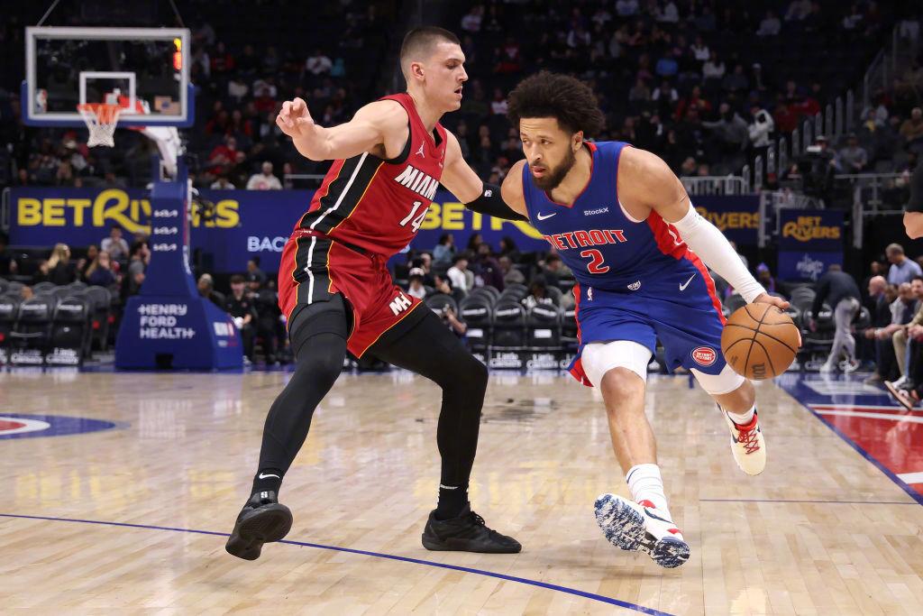 热火队员团结一心,轻取对手的简单介绍 热火队员团结一心,轻取对手的简单介绍