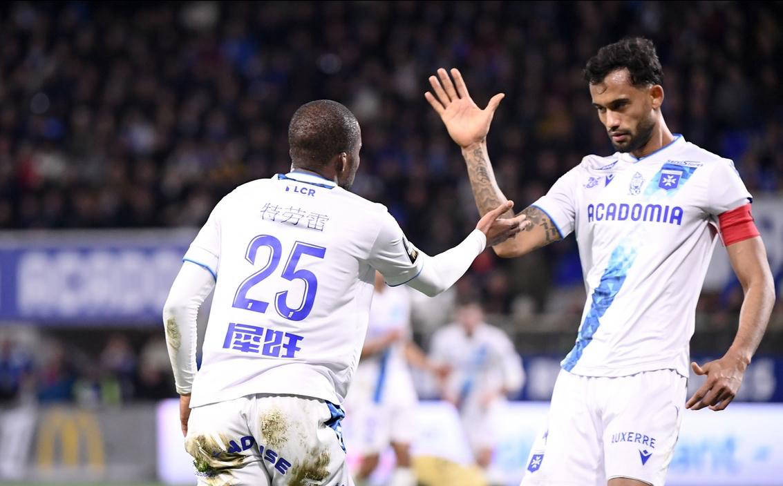 爱游戏在线登录-包含梅斯主场力克圣埃蒂安，取得关键胜利的词条