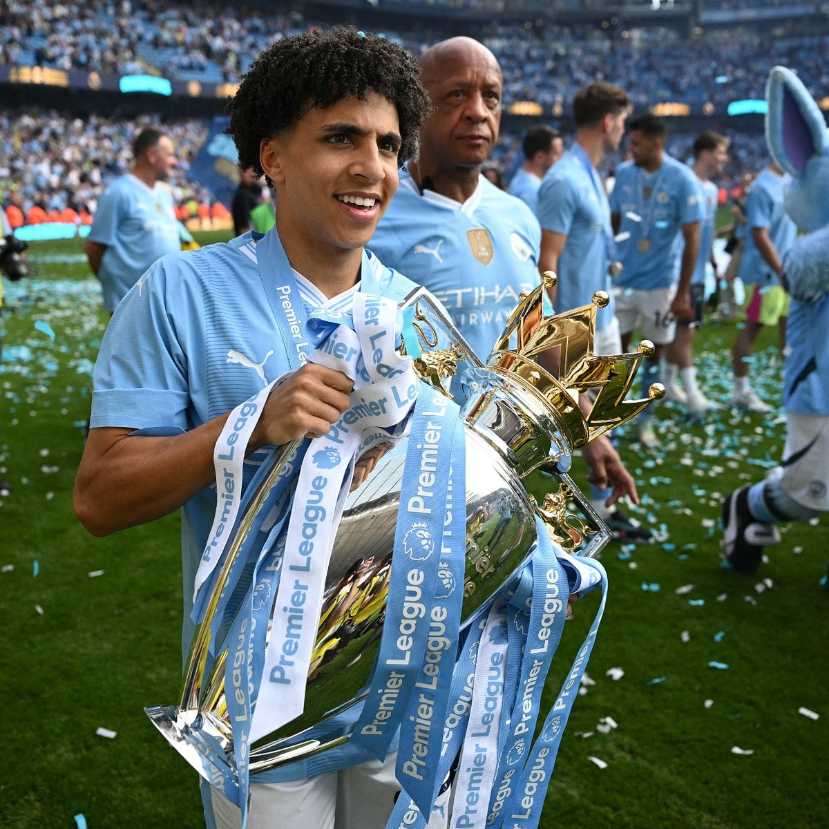 爱游戏官方入口-曼城全队士气高昂，连续大胜创佳绩，蝉联榜首的简单介绍