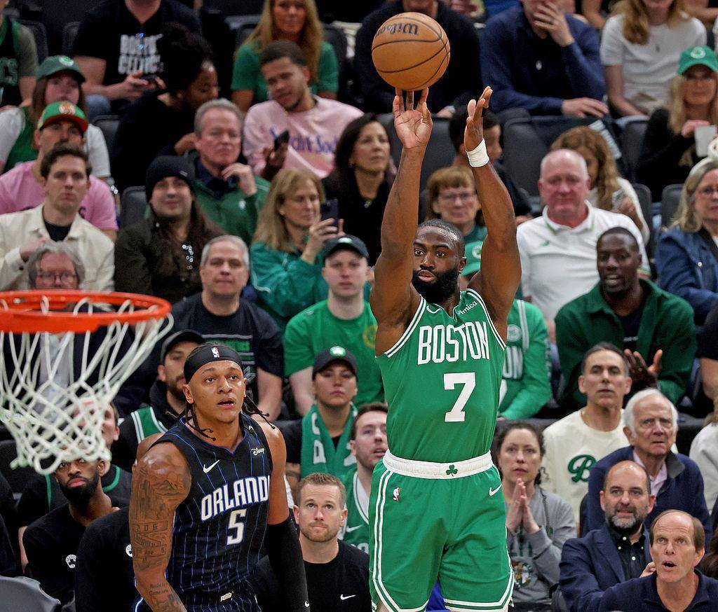 凯尔特人遭遇魔术逆转,无敌称号受挑战 凯尔特人遭遇魔术逆转,无敌称号受挑战