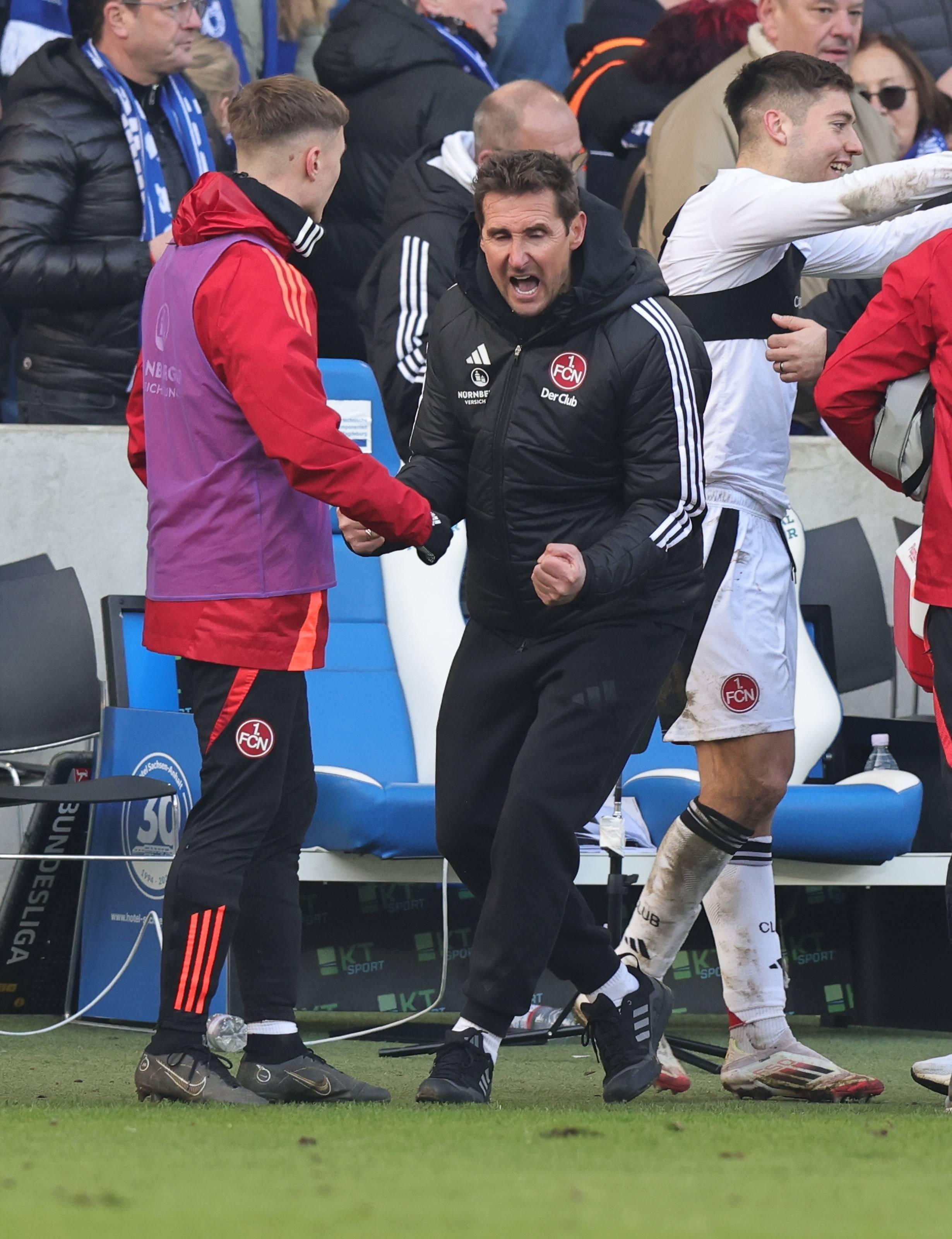 关于沃尔夫斯堡前锋上演帽子戏法,助球队大胜的信息 关于沃尔夫斯堡前锋上演帽子戏法,助球队大胜的信息