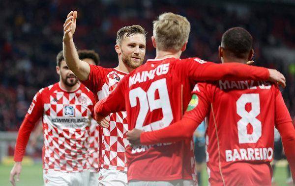 包含柏林赫塔对阵美因茨,胜者赢得荣耀的词条 包含柏林赫塔对阵美因茨,胜者赢得荣耀的词条