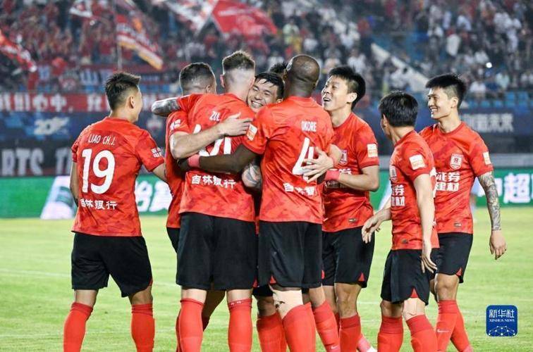 爱游戏官网-长春亚泰主场惨败，保级形势严峻的简单介绍