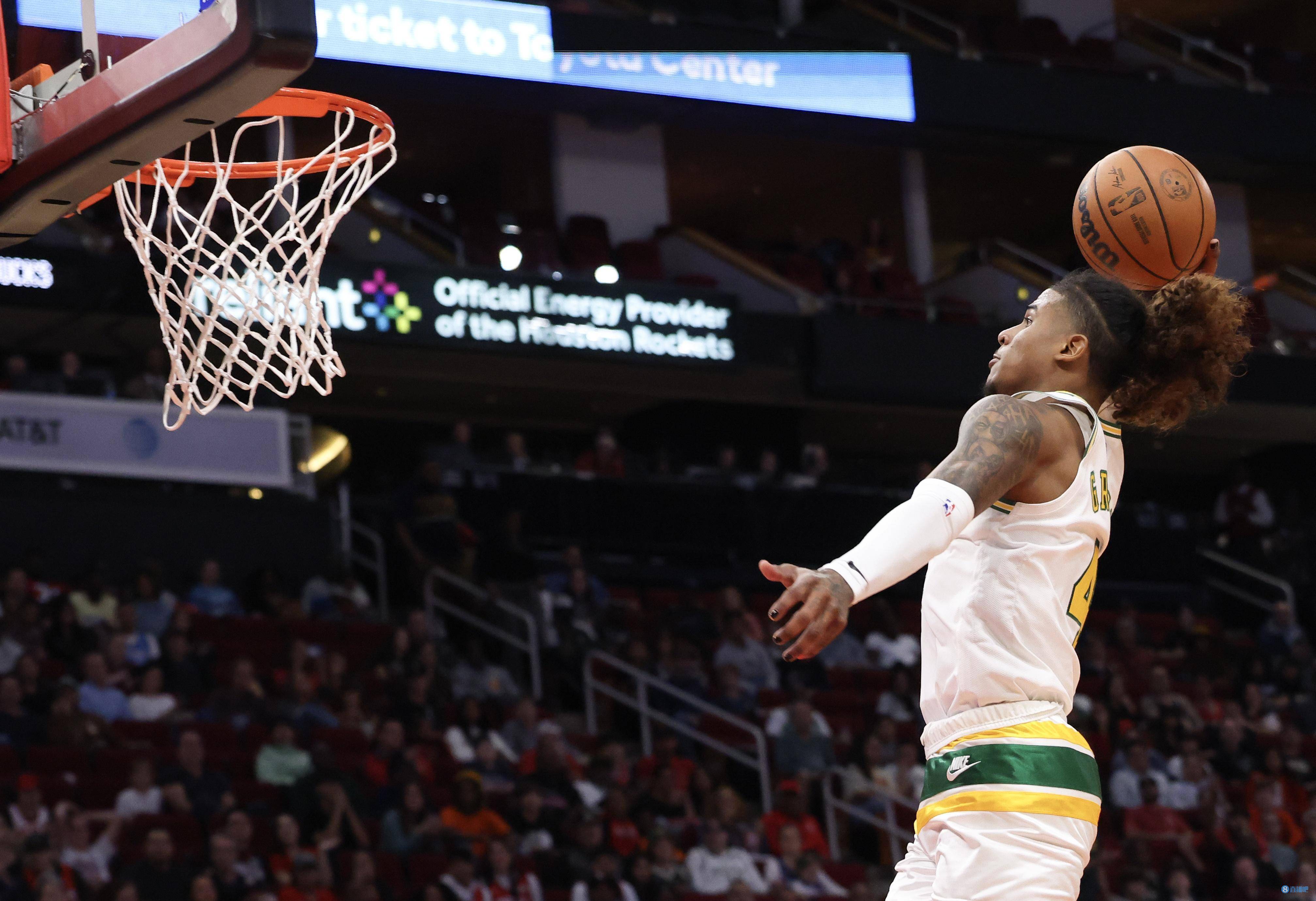 爱游戏官网-关于篮球赛场上的扣篮大赛，惊险刺激令人沉醉的信息