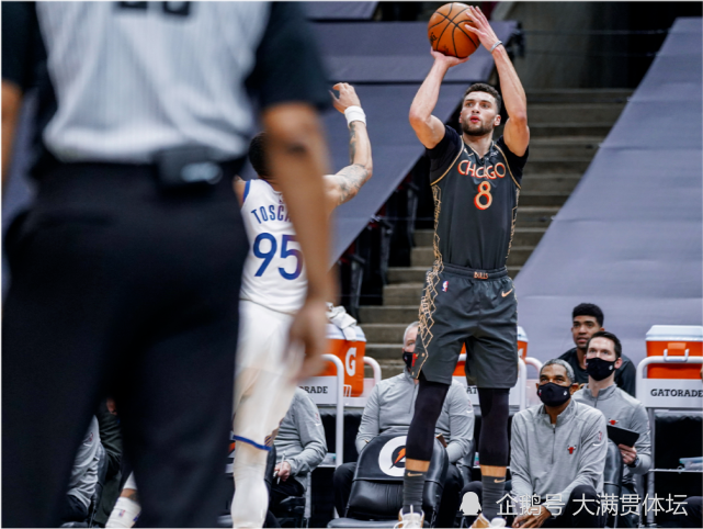 爱游戏亚洲官网-公牛赛季首胜，击败黄蜂结束不胜