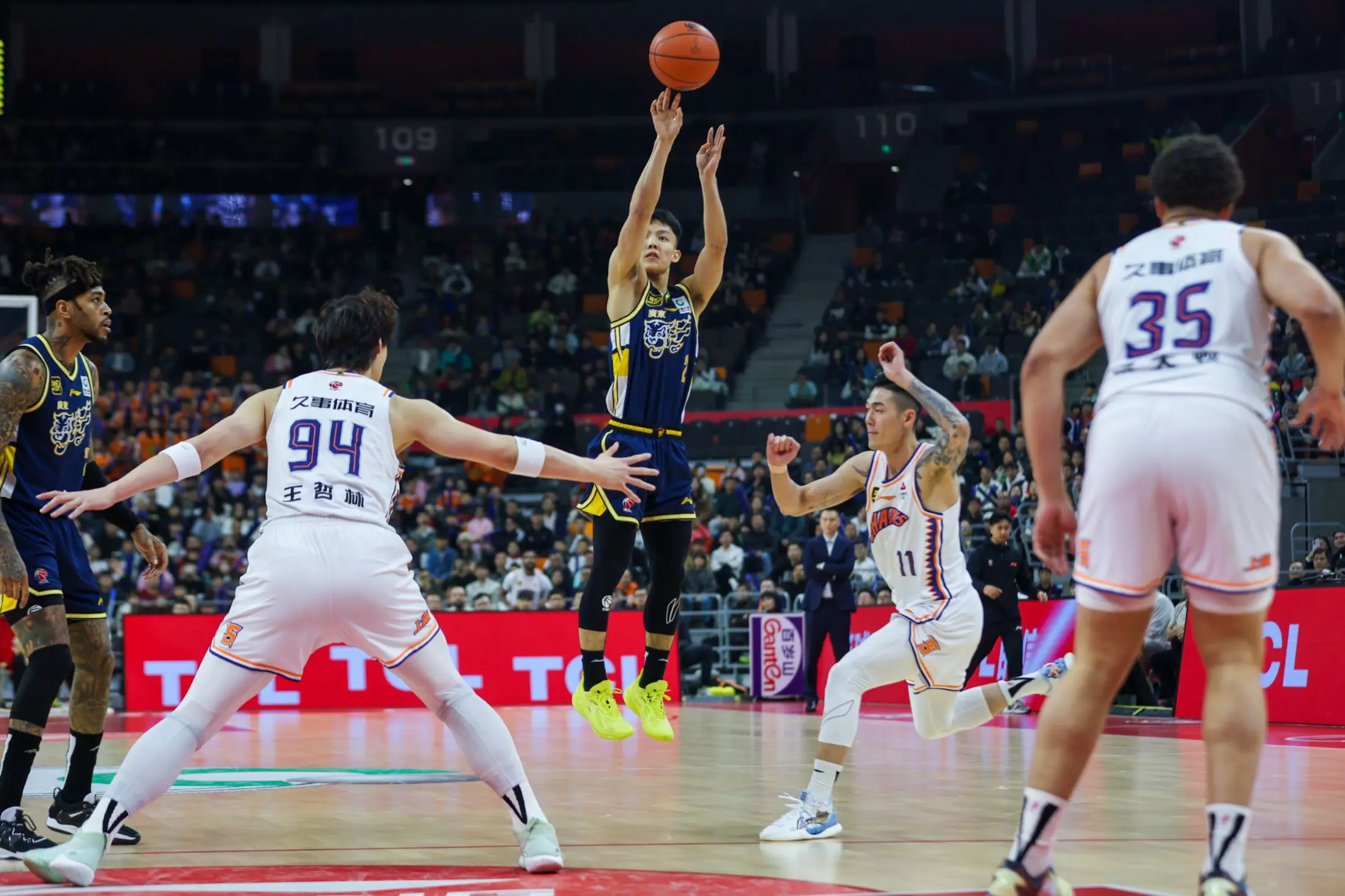 比赛中,队伍实力击败对手获取胜利 比赛中,队伍实力击败对手获取胜利