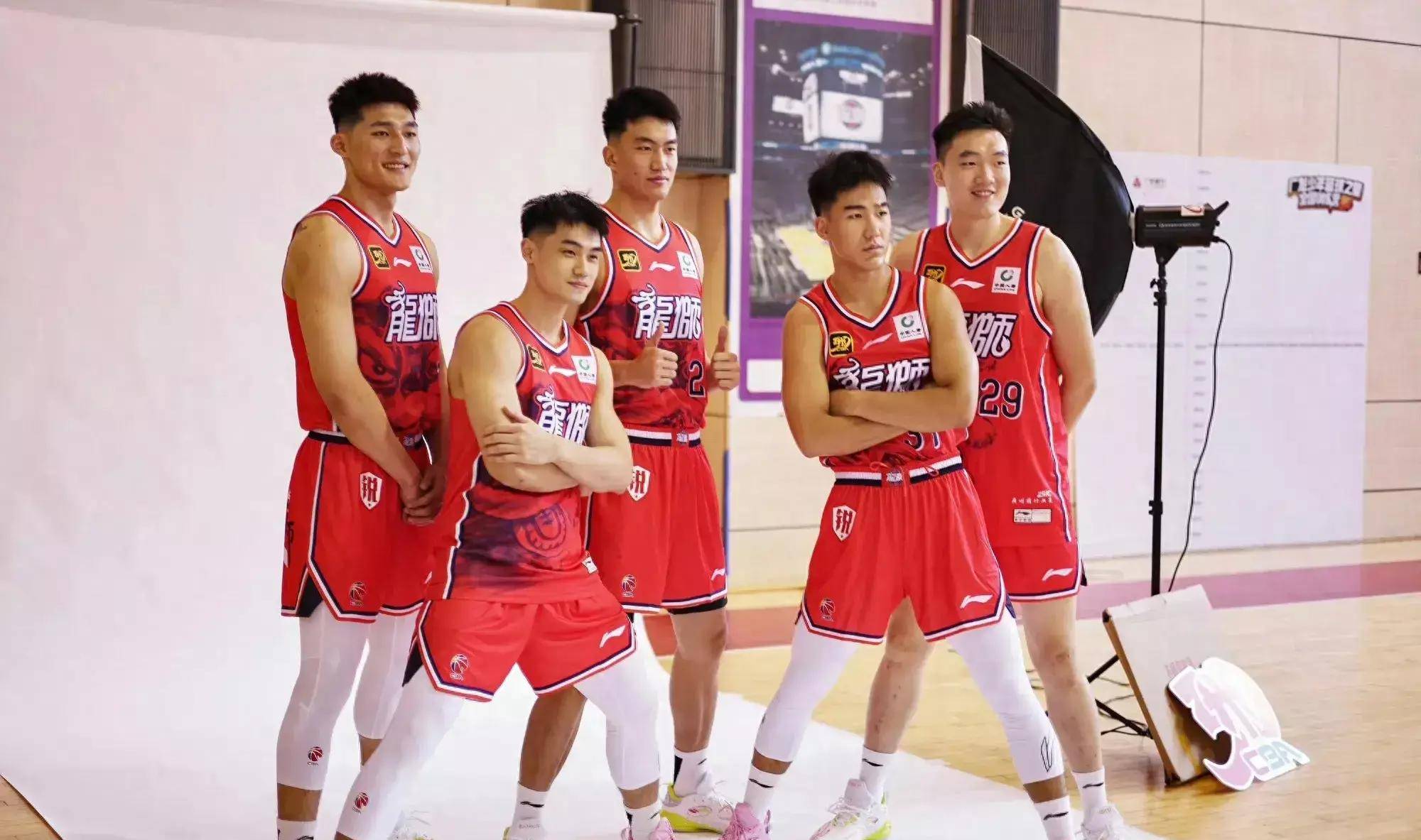 爱游戏在线-关于广州队主场抢分，势不可挡登顶榜首的信息