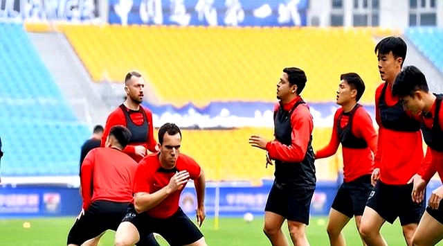 中超球队球员失常,主帅展开严厉批评 中超球队球员失常,主帅展开严厉批评