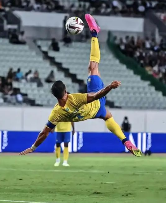 爱游戏网页版登录入口-拼搏精神！球队运动员全力以赴征服对手的简单介绍