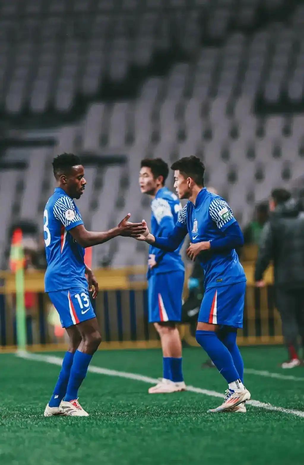 爱游戏app下载-包含申花队员受伤离场，球队陷入困境的词条