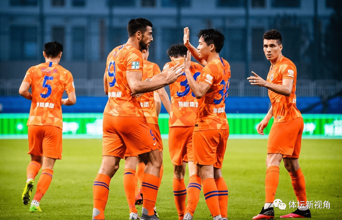 勒索在沃尔夫斯堡征服了对手,赢得赞誉 勒索在沃尔夫斯堡征服了对手,赢得赞誉