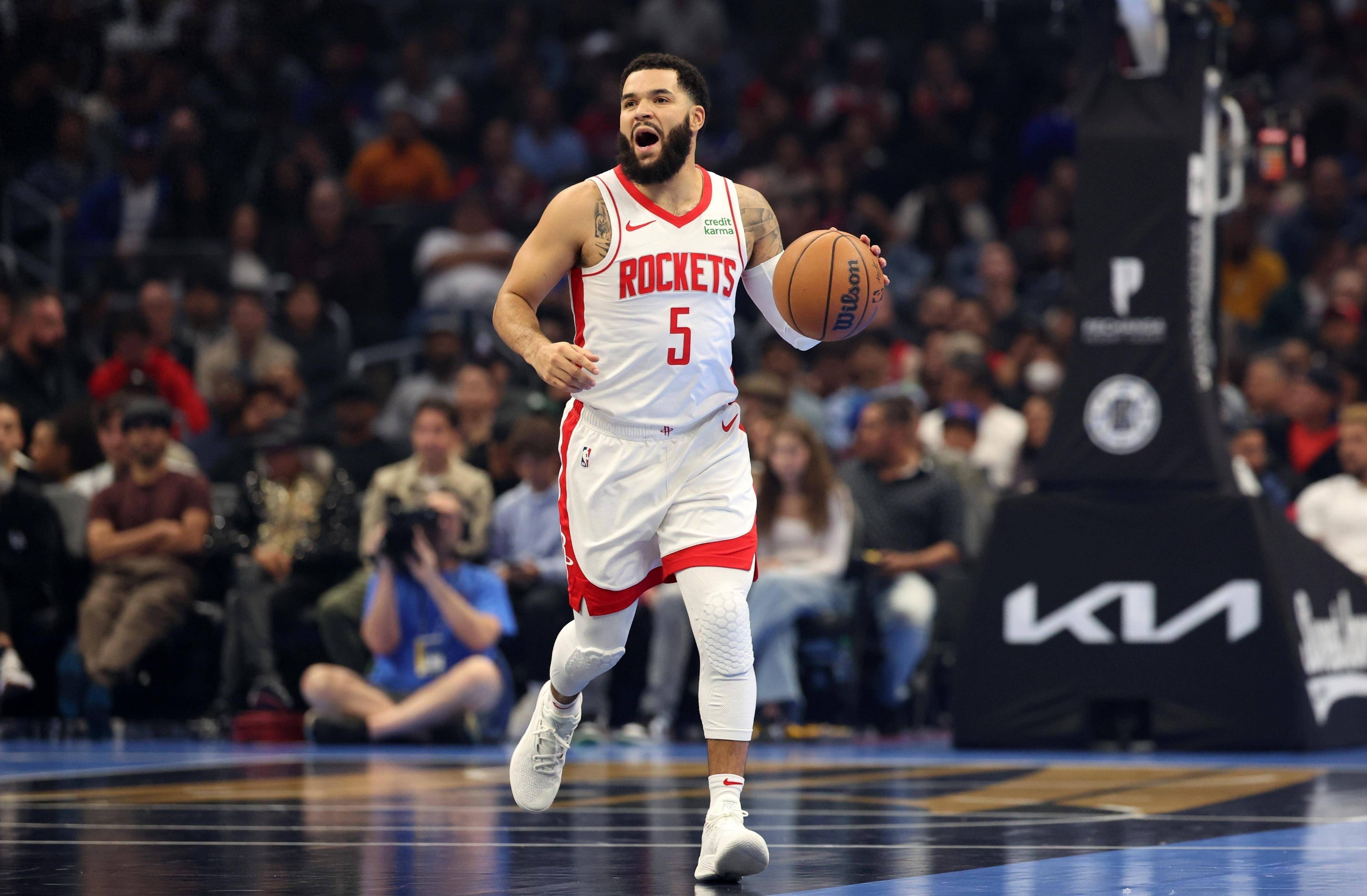 比赛局势紧张,加时赛阶段双方战至最后一刻 比赛局势紧张,加时赛阶段双方战至最后一刻