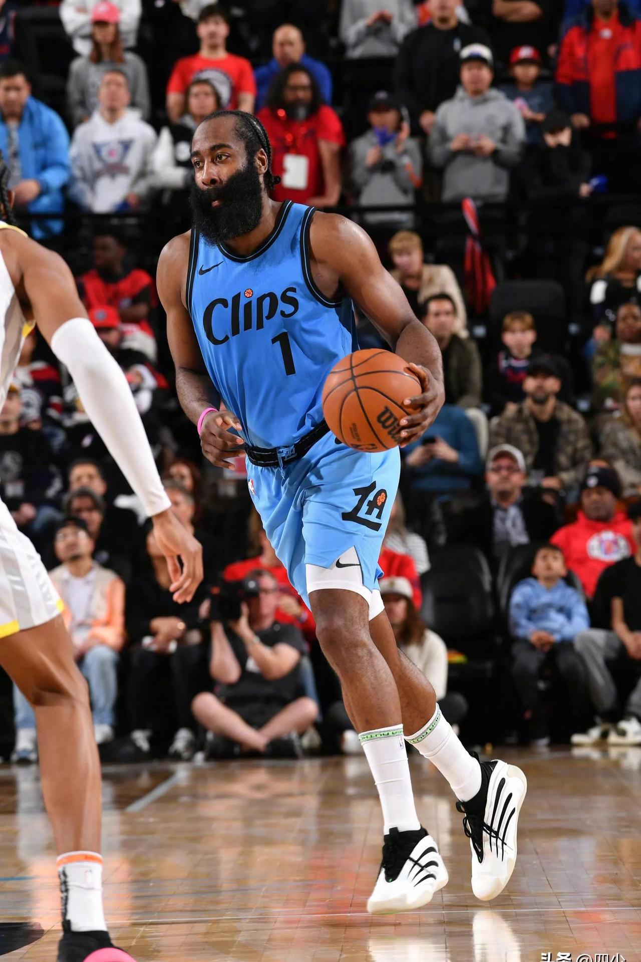 爱游戏-博格巴关键时刻助球队逆转胜利