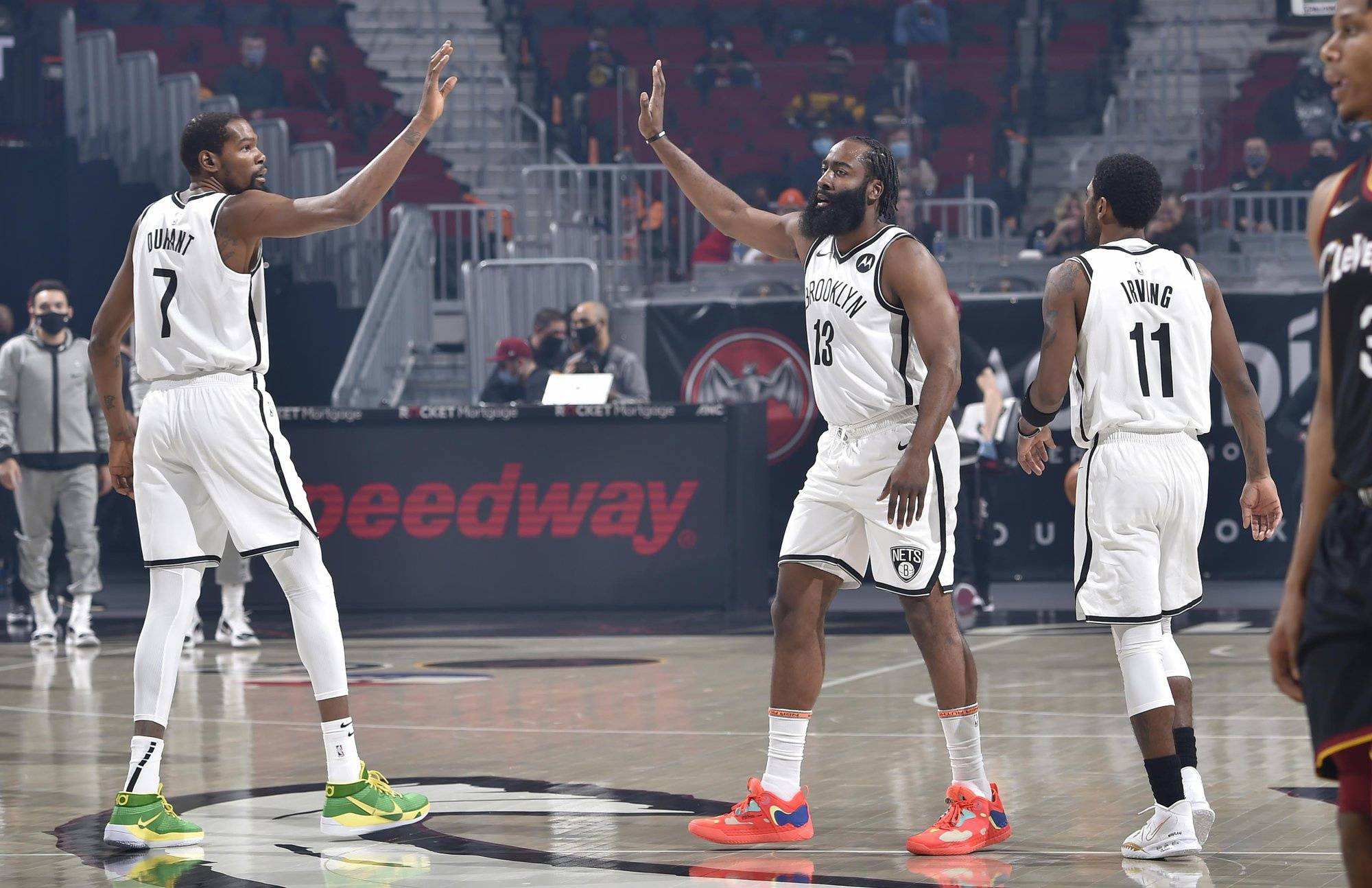 爱游戏体育官网-篮网大胜公牛，杜兰特砍下三双