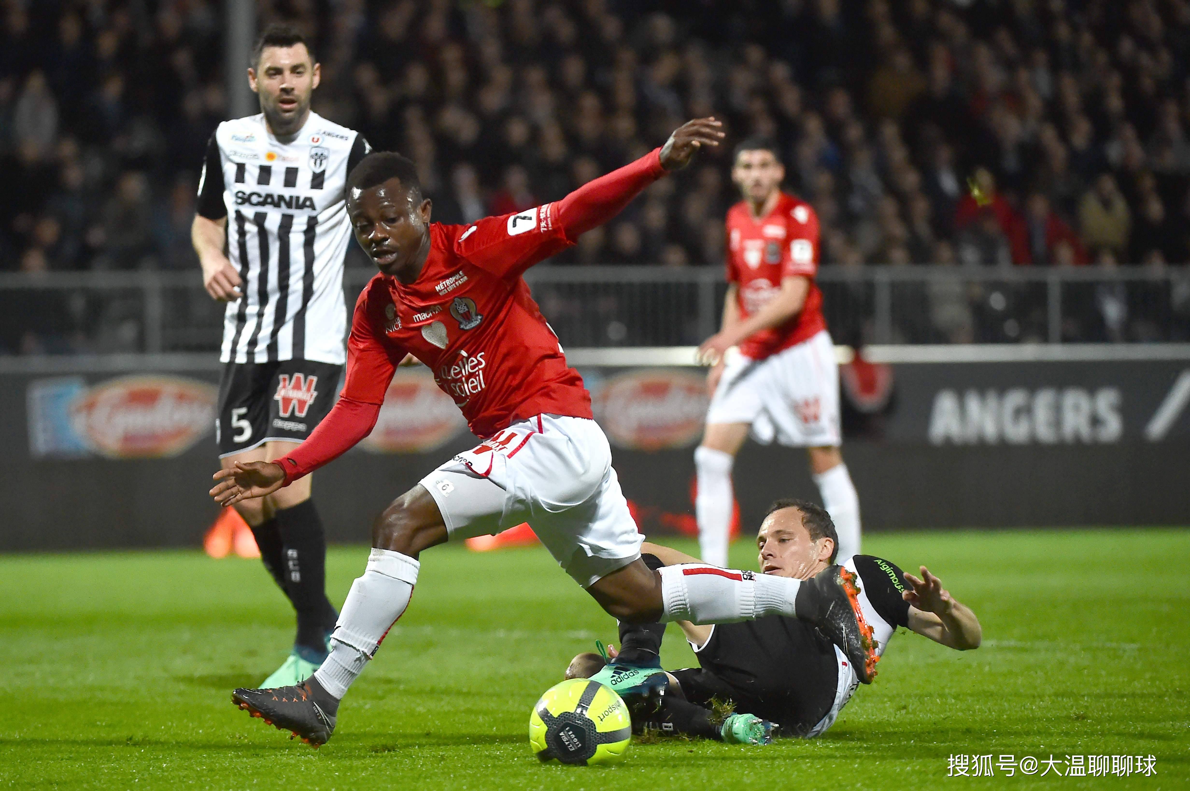 乌迪内斯客场逆转战胜对手,球队士气高涨 乌迪内斯客场逆转战胜对手,球队士气高涨