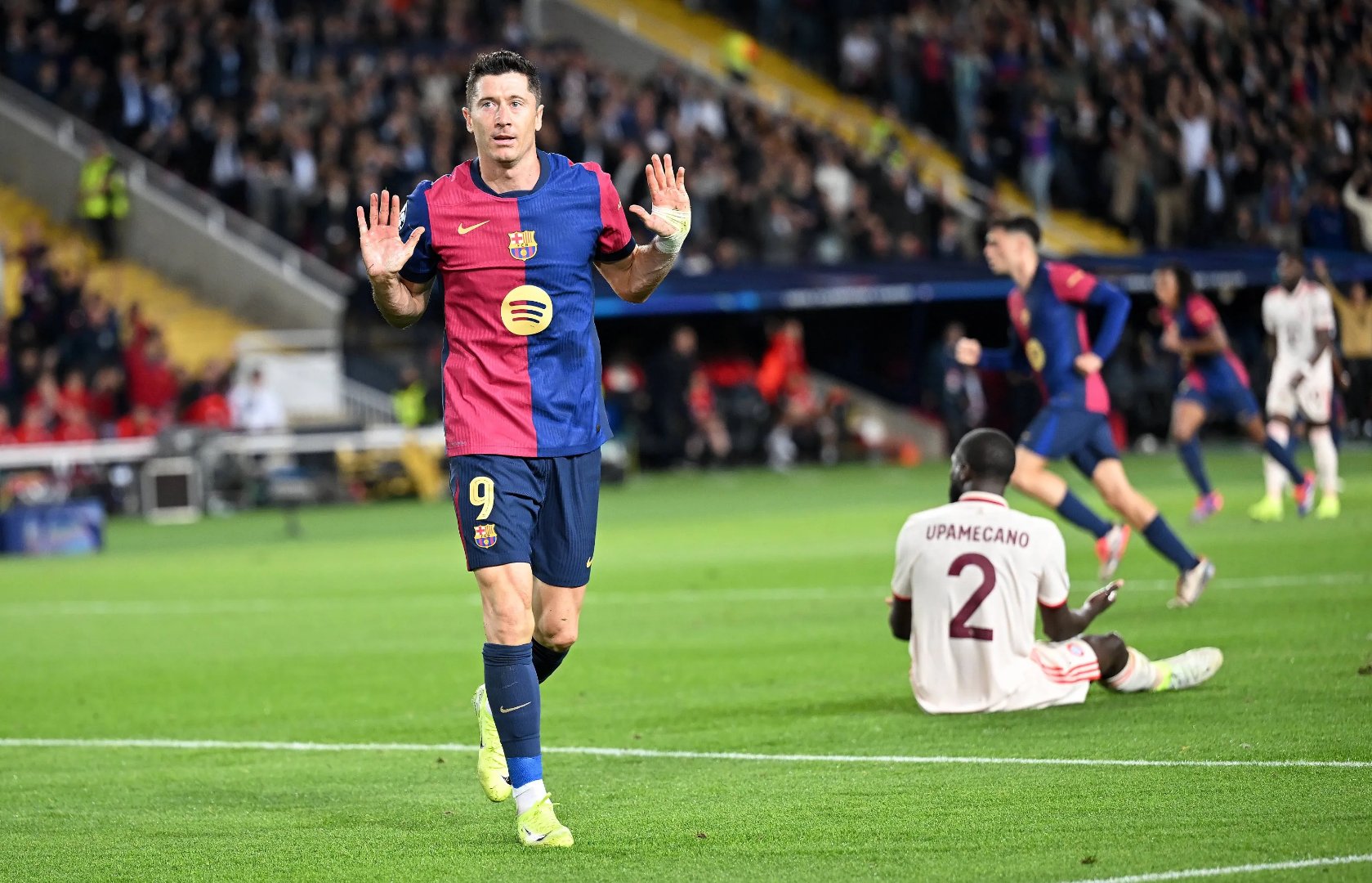 包含巴萨锋线火力全开，欧冠战绩不容忽视的词条