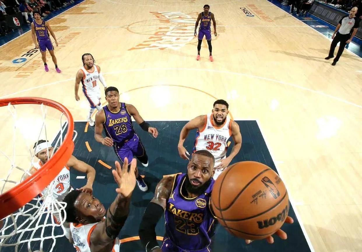 火箭不敌湖人逆转遭遇败局 火箭不敌湖人逆转遭遇败局